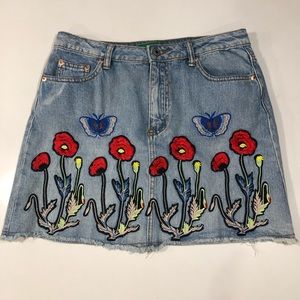 Signature Eight- Floral embroidered mini skirt